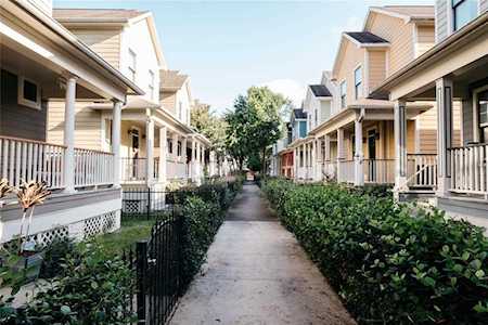 1025 W 15th 1/2 St Houston, TX 77008