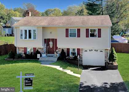 5481 Saddler Ln Woodbridge, VA 22193