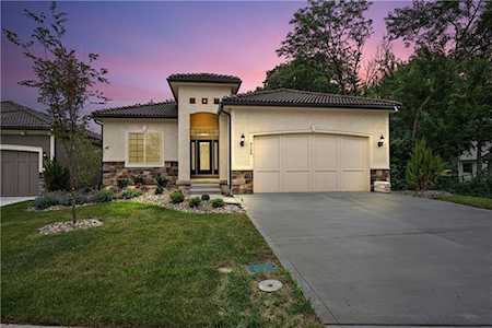 2125 NW Ashurst Dr Lees Summit, MO 64081