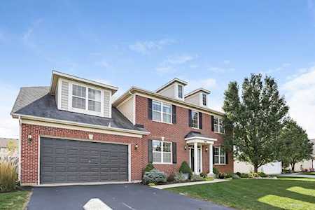 716 Versailles Parkway Oswego, IL 60543