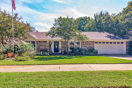 844 Spring Lake Drive Bedford, TX 76021