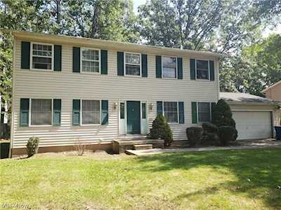 831 Harris Rd Sheffield Lake, OH 44054