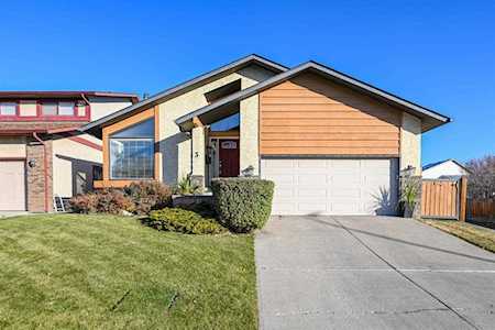 3 Woodbrook Green SW Calgary, AB T2W 4P6