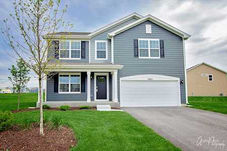 2480 Fairview Circle Woodstock, IL 60098