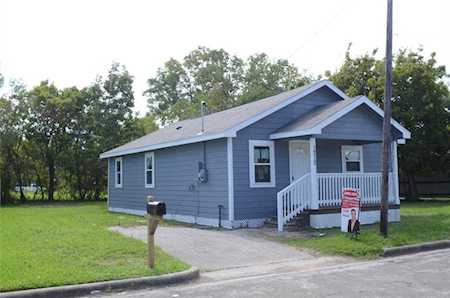 1213 N Bookertee St Baytown, TX 77520