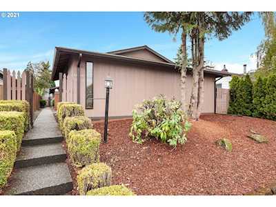 6620 SE Woodstock Blvd Portland, OR 97206