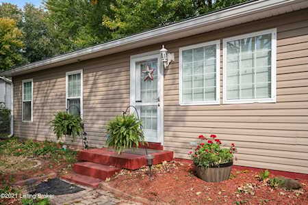 112 Melody Ln Louisville, KY 40229