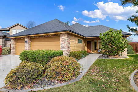 5298 N Saguaro Hills Meridian, ID 83646