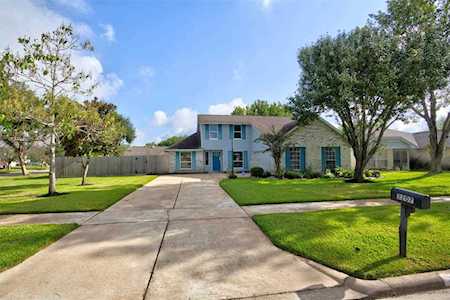 3207 Kempwood Dr Sugar Land, TX 77479