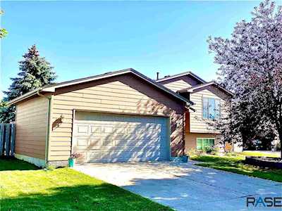 7616 Bell Cir Sioux Falls, SD 57108