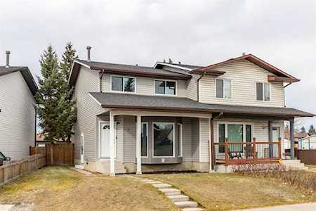 17 Castleridge Way Calgary, AB T3J 1