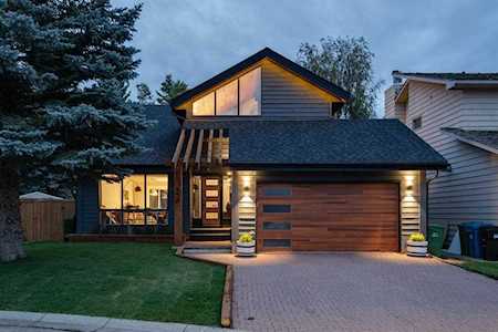 24 SW Woodgreen Crescent Calgary, AB T2W 4A5
