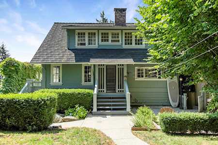 3321 Radcliffe Avenue West Vancouver, BC V7V 1G7
