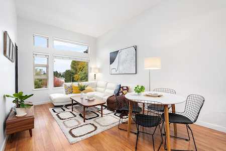 1677 Lloyd Avenue #504 North Vancouver, BC V7P 0B1