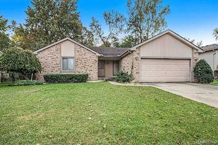 30931 Mayville St Livonia, MI 48152