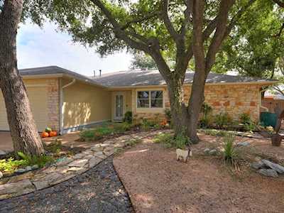 8307 Cayuga DR Austin, TX 78749