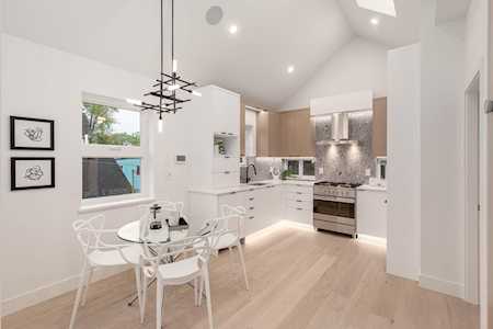 1346 E 11th Avenue Vancouver, BC V5N 1Y5