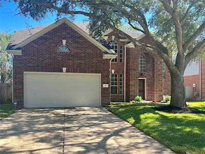 207 Samantha Ct Sugar Land, TX 77479