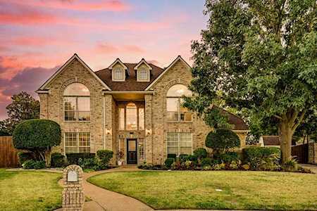 2844 Bremen Court Hurst, TX 76054