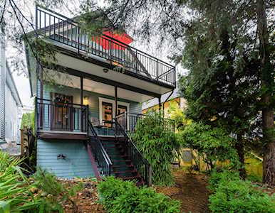 1512 Bewicke Avenue North Vancouver, BC V7M 3B9