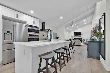 6085 E Greenside Drive Surrey, BC V3S 5M8