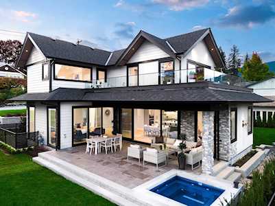 510 Roslyn Boulevard North Vancouver, BC V7G 1B1