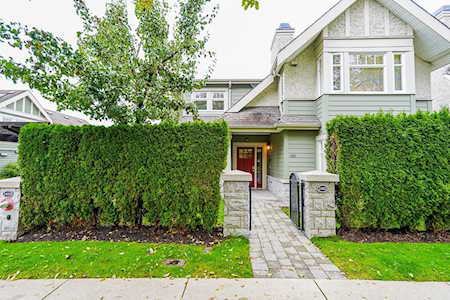 2462 Sasamat Street Vancouver, BC V6R 4S8