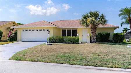 4524 Coral Lake Dr Bradenton, FL 34210