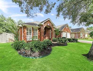 6607 Springcrest Dr Sugar Land, TX 77479