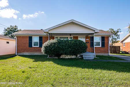 4104 Estate Dr Louisville, KY 40216