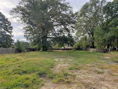 2117 Broadmoor Ave Chesapeake, VA 23323