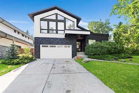 65 Medford Place SW Calgary, AB T2V 2G1