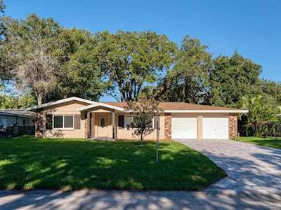 1704 Golf View Dr Belleair, FL 33756