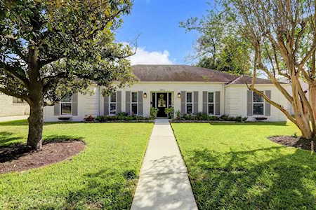 3011 Stoney Brook Dr Houston, TX 77063