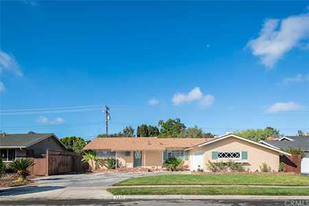 2437 College Dr Costa Mesa, CA 92626