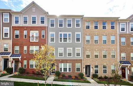 2729 Pinebrook Rd Landover, MD 20785