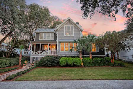 131 Live Oak Dr Mount Pleasant, SC 29464