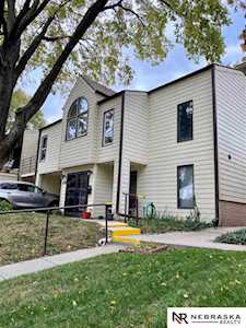 6704 Fairfax Ave Lincoln, NE 68505