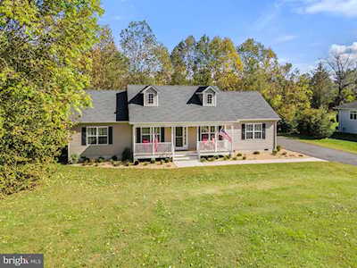 6445 Artillery Rd Warrenton, VA 20187