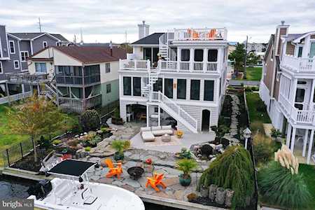 7 W Essex St Fenwick Island, DE 19944