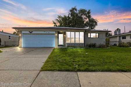 3450 Lancaster Dr Sterling Heights, MI 48310