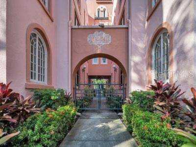 1221 N Palm Ave #305 Sarasota, FL 34236
