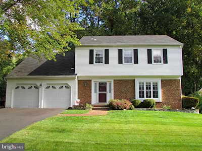 5092 Queens Wood Dr Burke, VA 22015