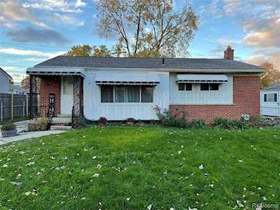 1087 N Stephen Ave Clawson, MI 48017