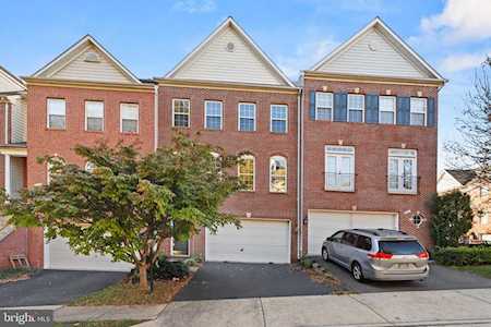 8828 Royal Doulton Ln Fairfax, VA 22031