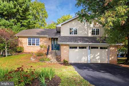 13510 Glendundee Dr Herndon, VA 20171