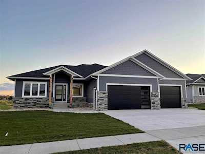 107 Central Park Ct Harrisburg, SD 57032