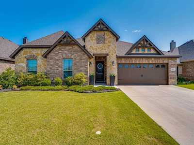 334 S Hill Drive Waxahachie, TX 75165