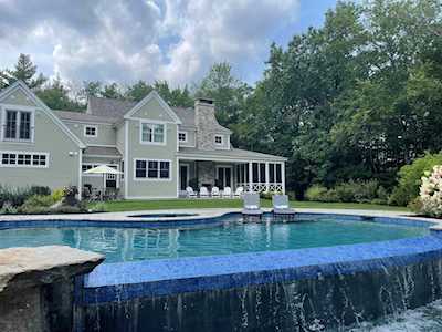 28 Bartlett Dr Bedford, NH 03110