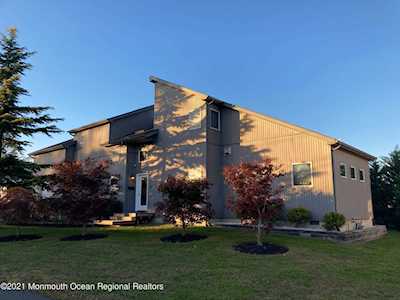 982 Woodcrest Dr Keyport, NJ 07735